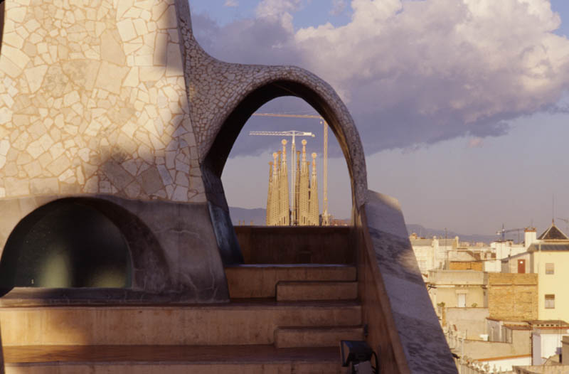 The arching curves and Sagrada Familia