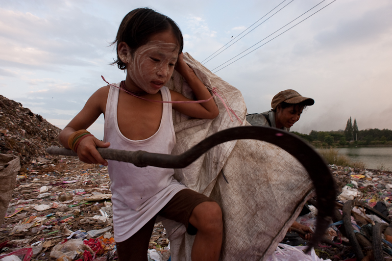 Burmese immigrants Thailand garbage recyclers and scavengers